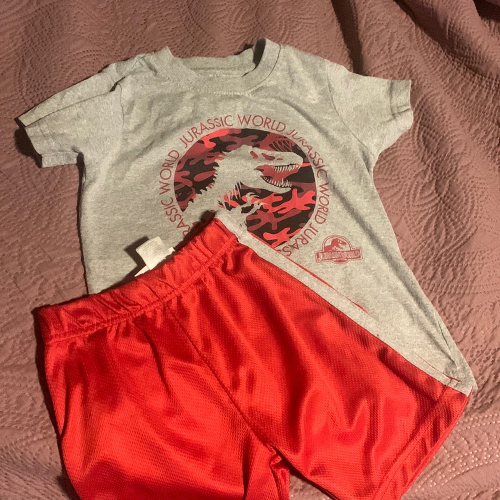 Jurassic World 4T set